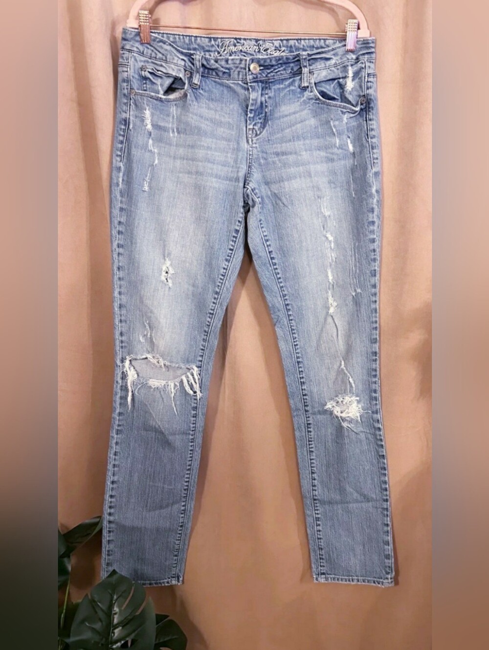 AMERICAN EAGLE LOW RISE SKINNY 77 DISTRESSED JEANS